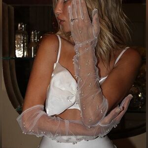 NWT 12th Tribe Adaline Pearl Bridal Gloves